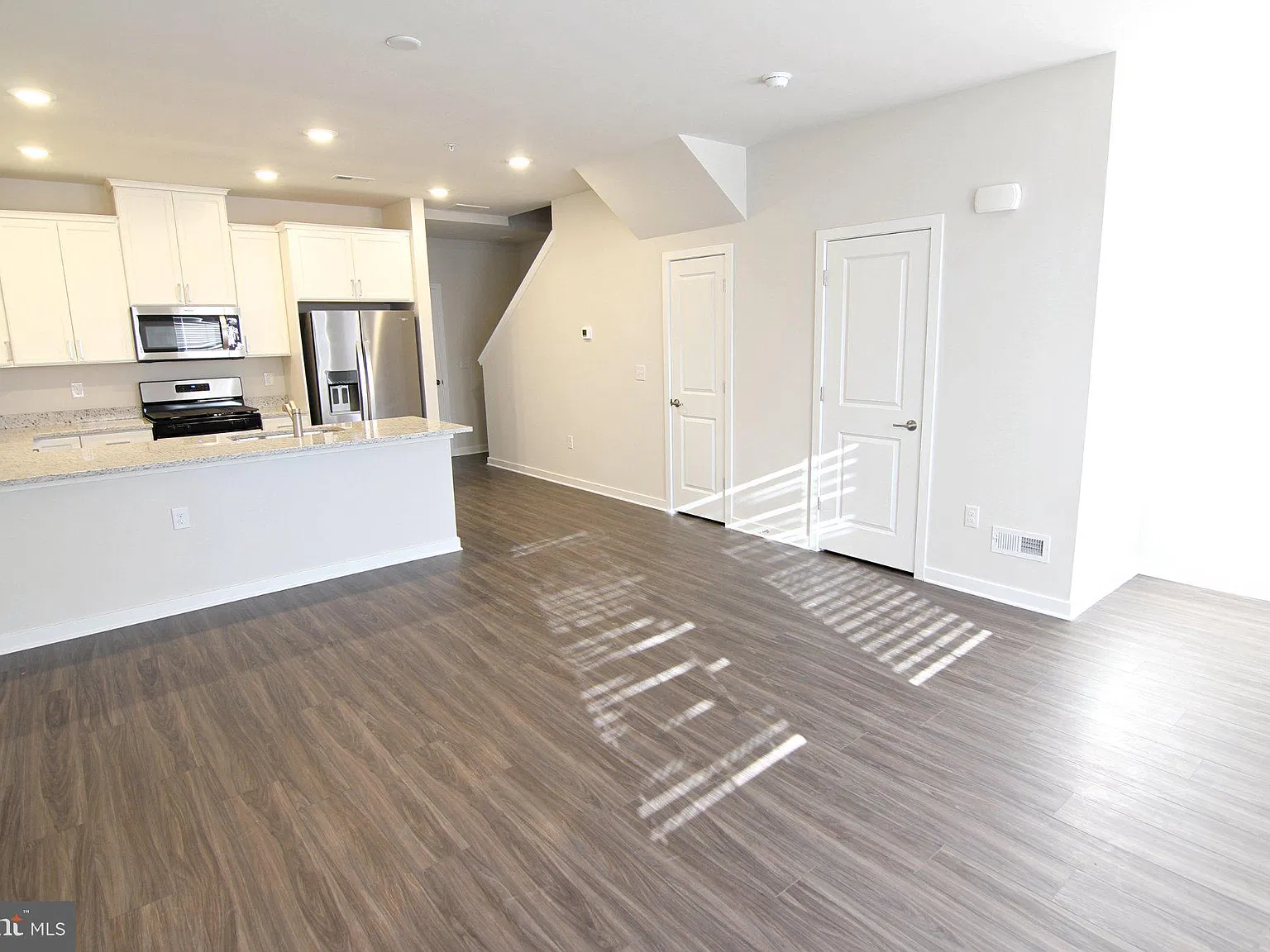 2 bed, 2.5 bath, 1292 sqft, $2,495 — Photo 3