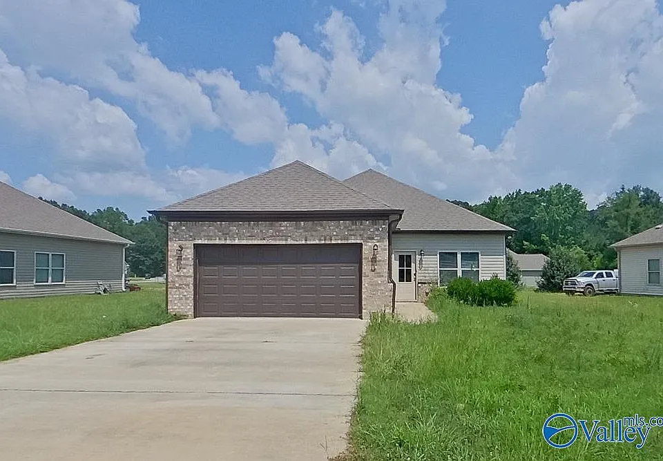 30 Hawk Ln