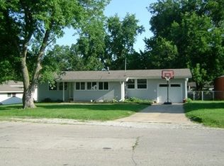 98 11th St, Chillicothe, MO 64601