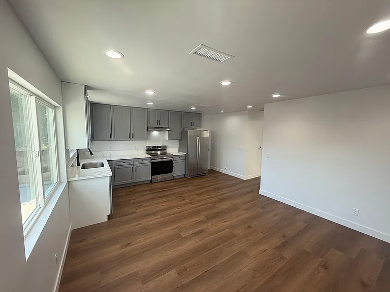 11249 Dalwood Ave — Photo 5
