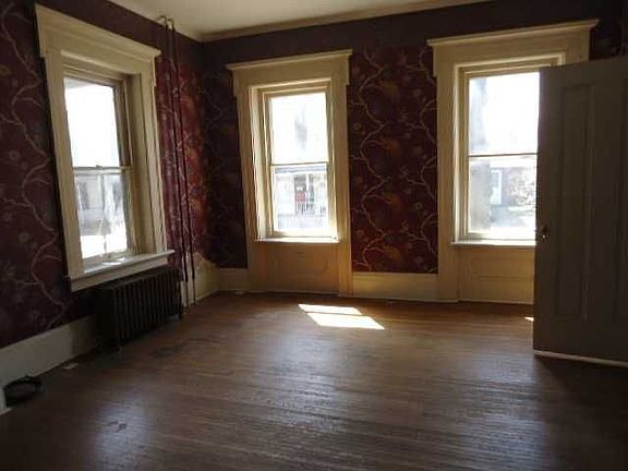5th image of 34 Main St