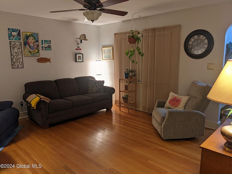 5th image of 1018 Vincent Avenue