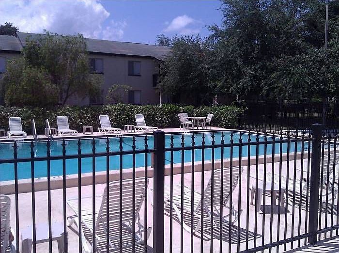 2 Sparkling Pools