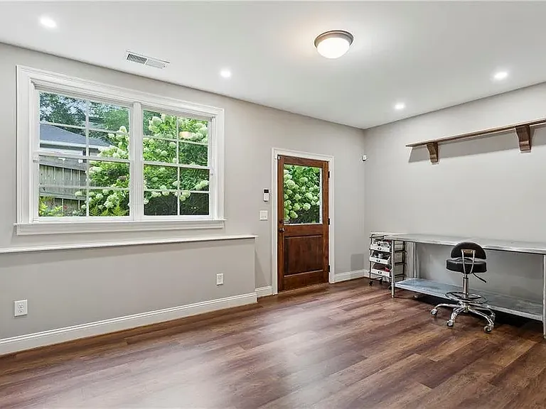2115 Howell Mill Rd NW — Photo 46