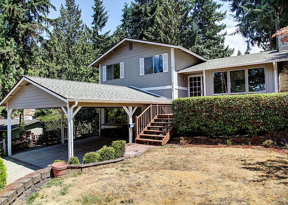 1st image of 828 206th Ave NE