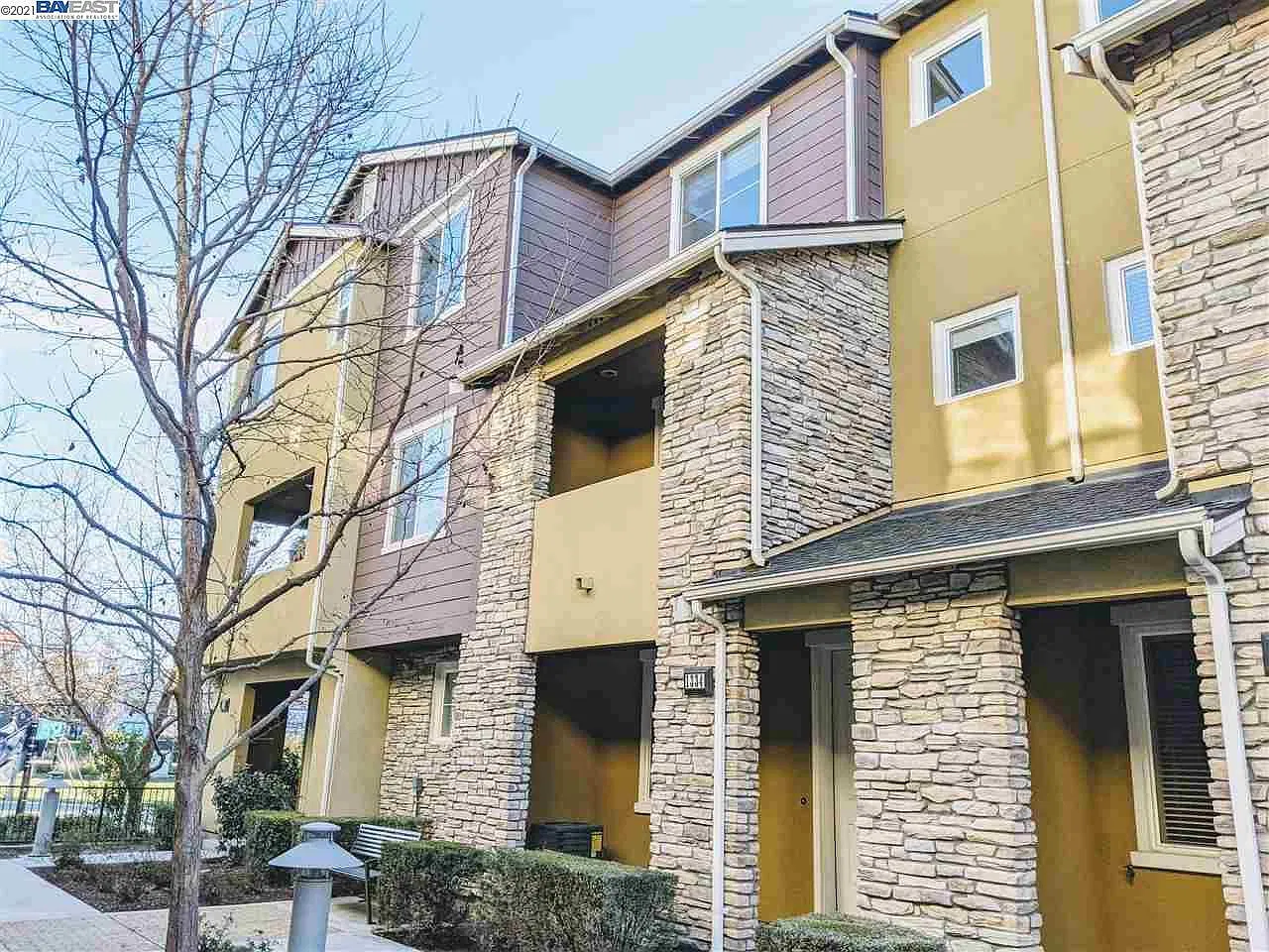 3 bed, 3.5 bath, 1788 sqft, $4,850 — Photo 2