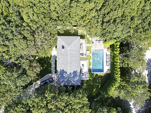 2nd image of 39 Margaret Dr