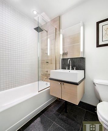 4th image of 120 Greenwich St APT 10F