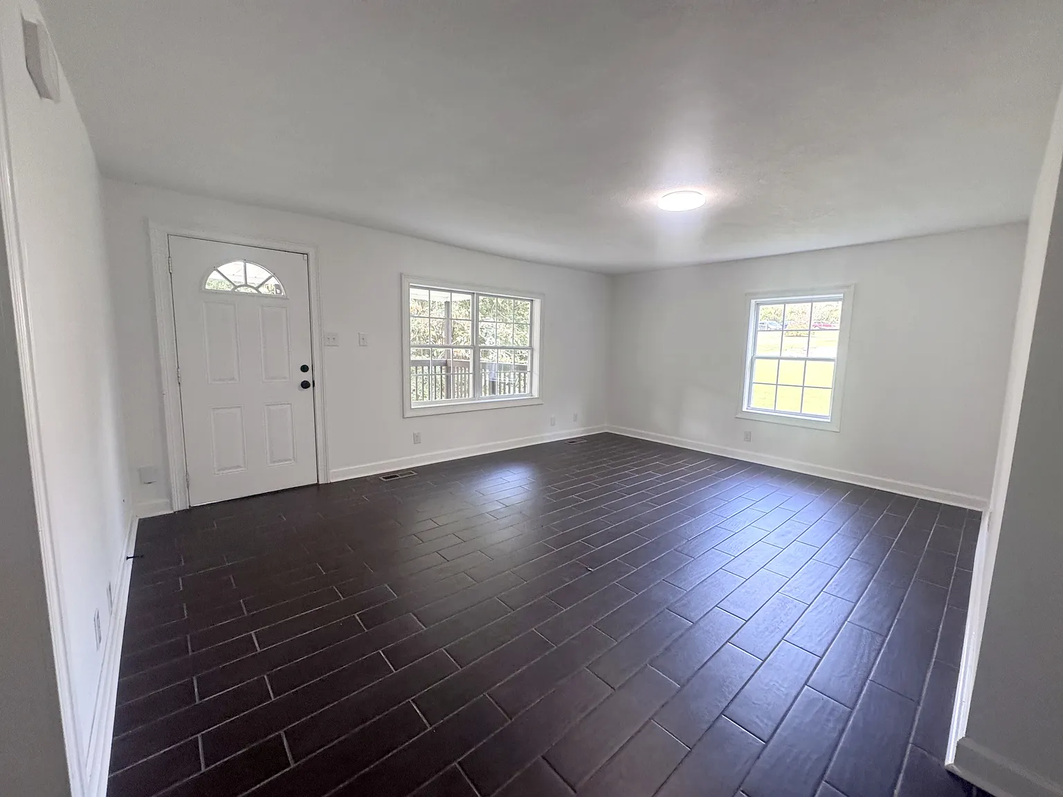 4 bed, 2400 sqft, $2,800 — Photo 3