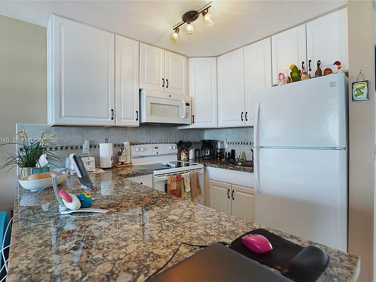1000 SW 11th Ave #17E — Photo 6