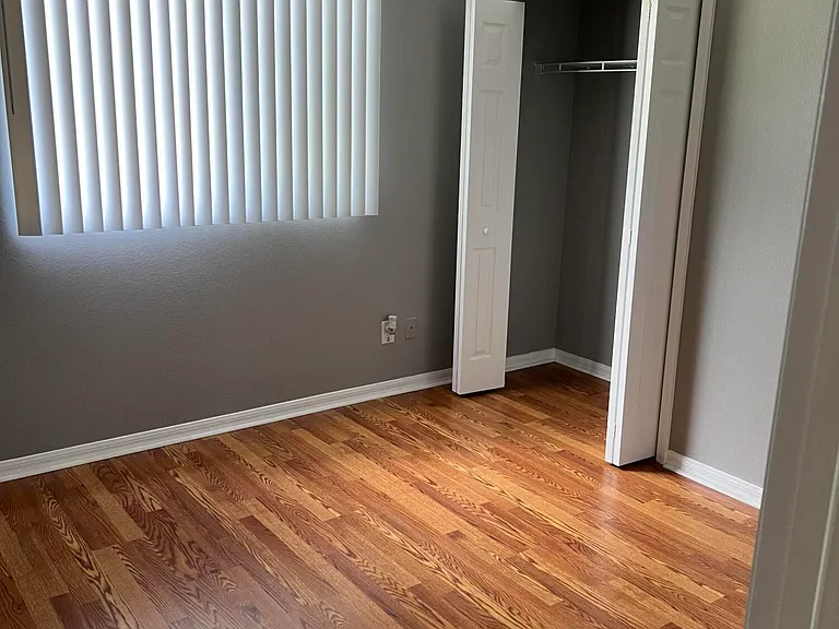 810 Benton Dr — Photo 16