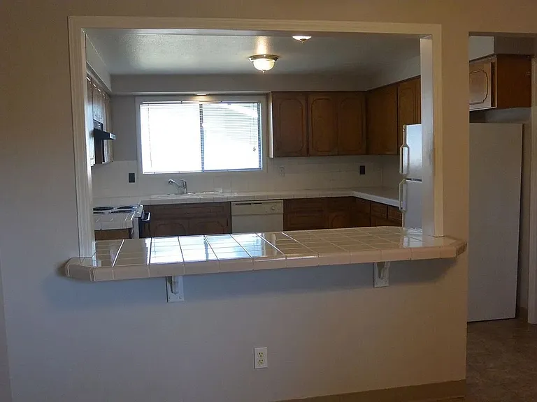 1105 N Parkway Ave — Photo 9