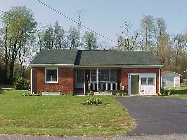 1st image of 807 E Walnut St
