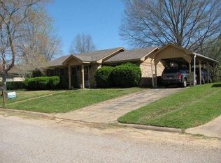 206 Valley Ln, Crockett, TX 75835