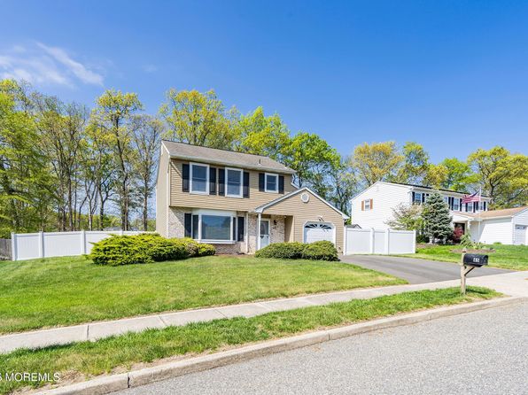 45 Pinyon Street, Howell, NJ 07731