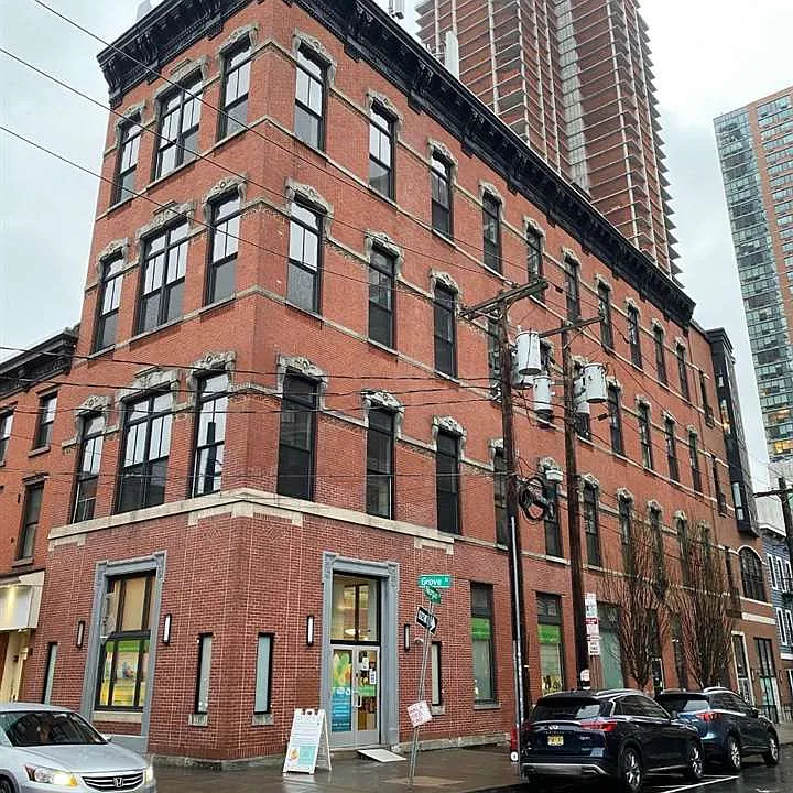 338 Grove St #3D