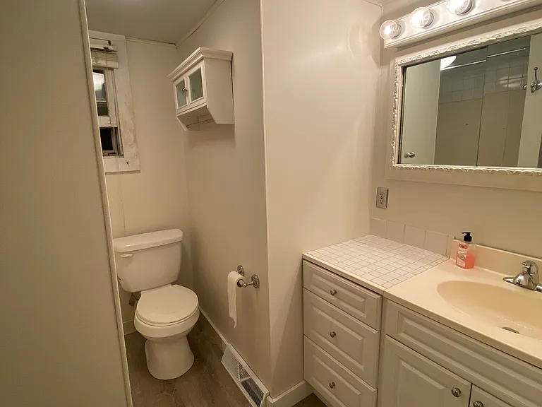 113 Van Dam St #1F — Photo 4