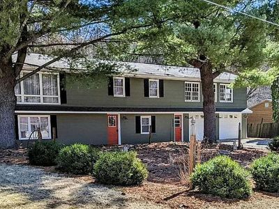 1304 College Dr, Decorah, IA, 52101