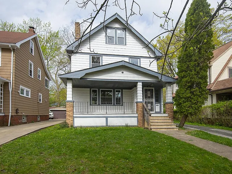 1002 Pembrook Rd — Photo 1