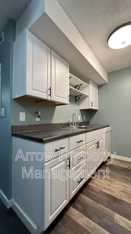 2 bed, 1.0 bath, 826 sqft, $1,200 — Photo 2