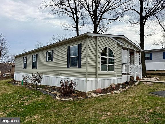 2nd image of 37 Mountain Top Ln