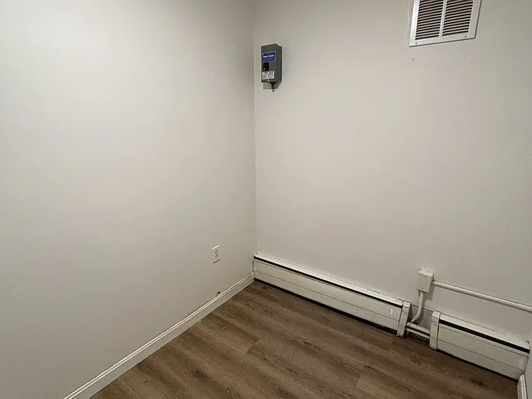 4 Western Ave #C — Photo 2