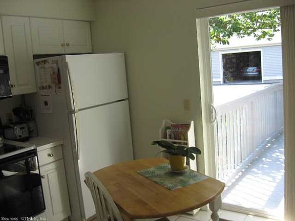 5th image of 76 Manorwood Dr