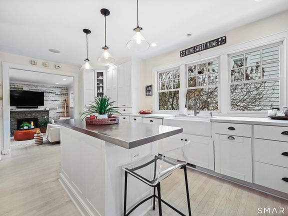 4th image of 164 Wakeman Road