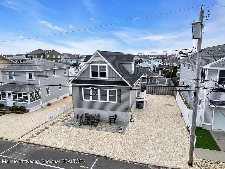 24 Virginia Ave — Photo 35