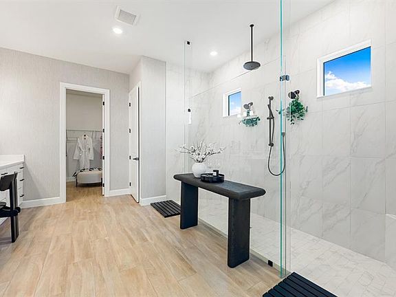 5th image of 26879 VICTORIA PLACE