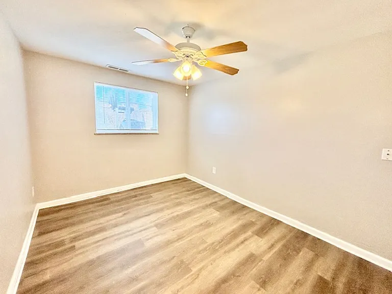 2519 Jellison St — Photo 8