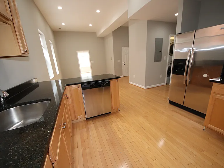 2443 Callow Ave #3 — Photo 11