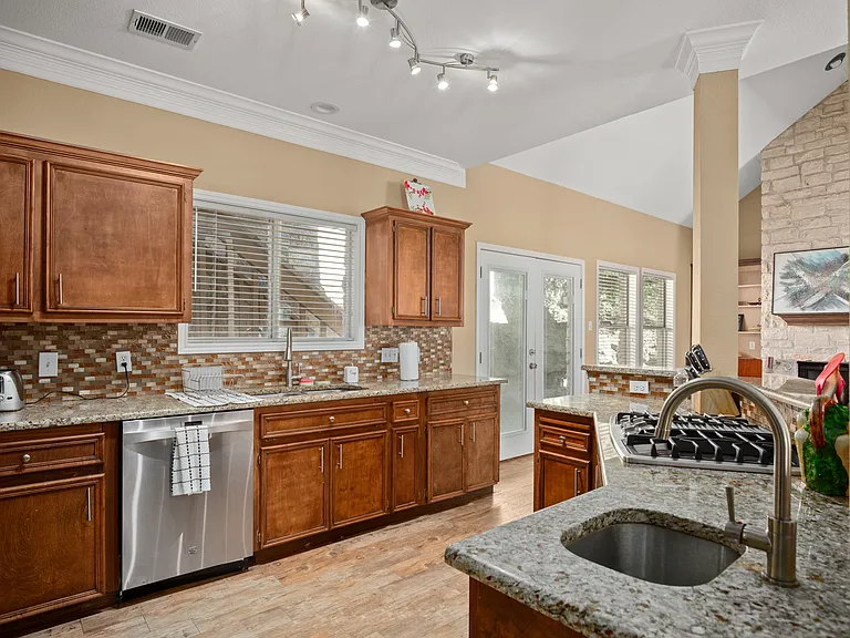 6108 Cape Coral Dr — Photo 6