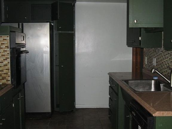 5th image of 14110 Greenbriar Ave