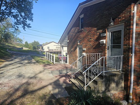 5th image of 811 Painter St