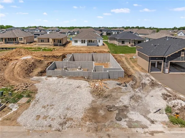 9282 Gander St, Lenexa, KS 66227