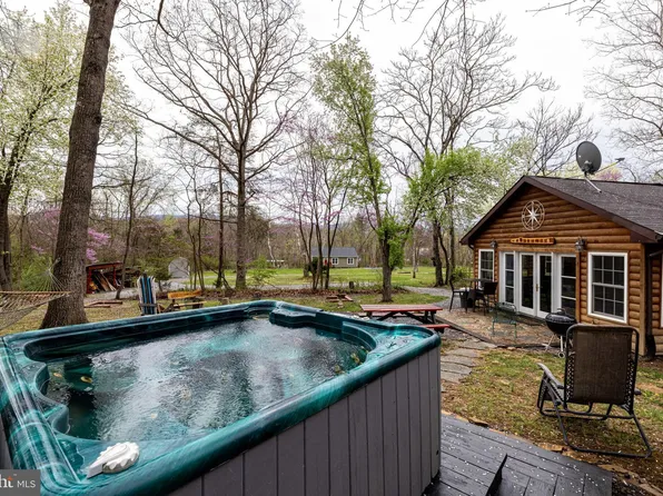 125 Fishermans Ln, Luray, VA 22835