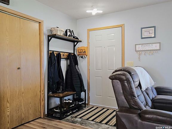 4th image of 407 3rd Ave E