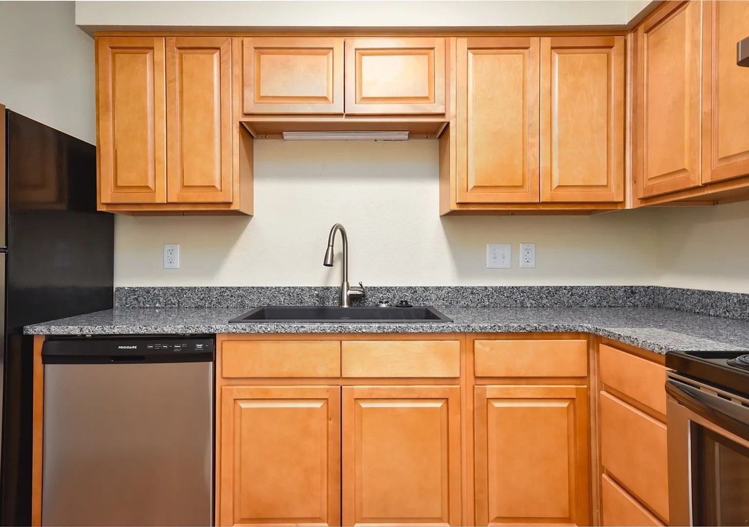 Table Rock Apartments — Photo 4