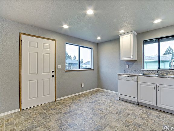 4th image of 1128 E Pioneer