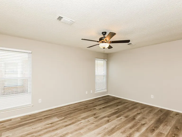 216 Rosewood Ln — Photo 10