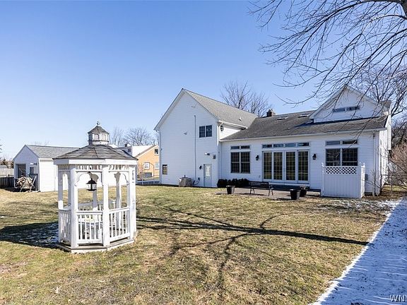 2nd image of 860 Union Rd