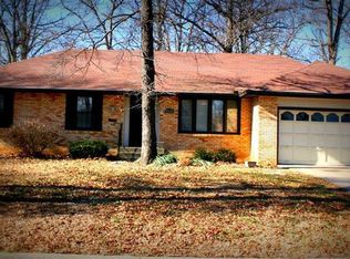 2103 S Hillcrest Ave, Springfield, MO 65807