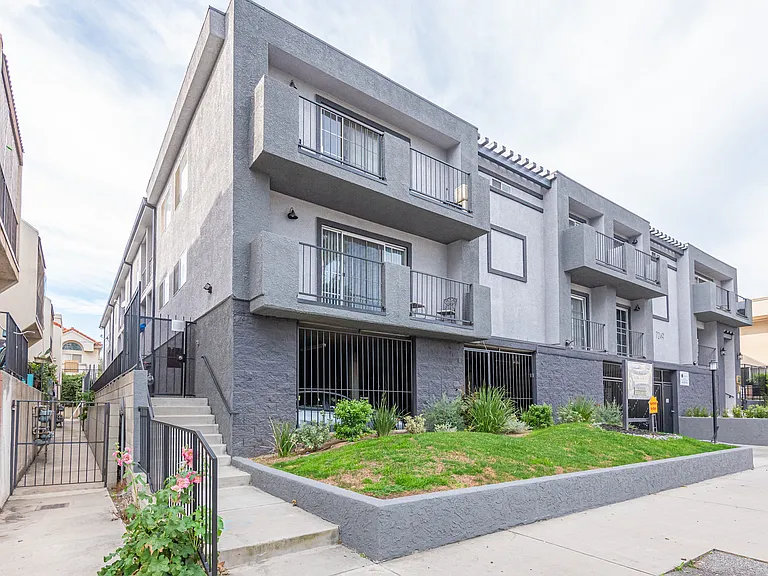 BAIRD APARTMENTS — Photo 1