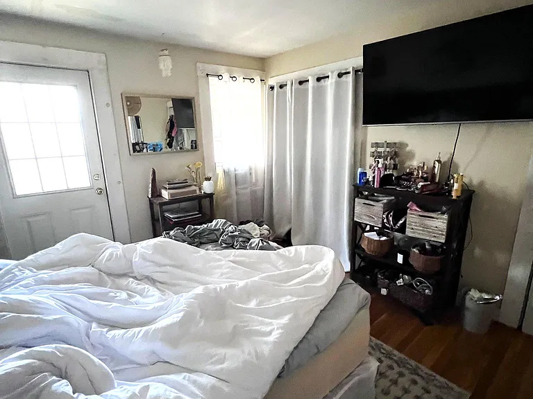 169 W 7th St #2 — Photo 7