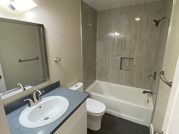 5th image of 1366 E Garfield Ave #9