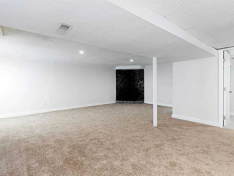 2506 Kingsley Dr NE — Photo 20