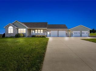 109 Wood Ridge Rd, Anamosa, IA 52205