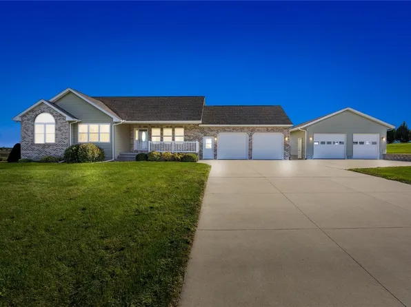109 Wood Ridge Rd, Anamosa, IA 52205