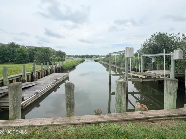 68 Gooseneck Point Road, Oceanport, NJ 07757